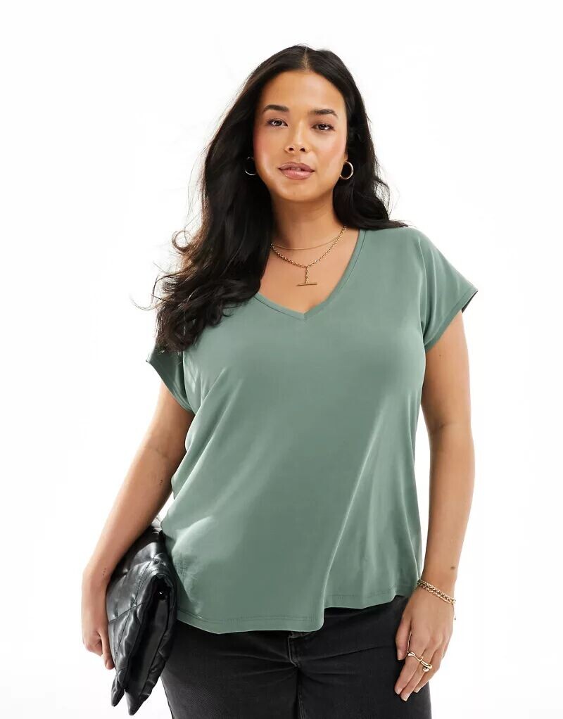 

Vero Moda Curve – мягкая футболка цвета хаки с V-образным вырезом