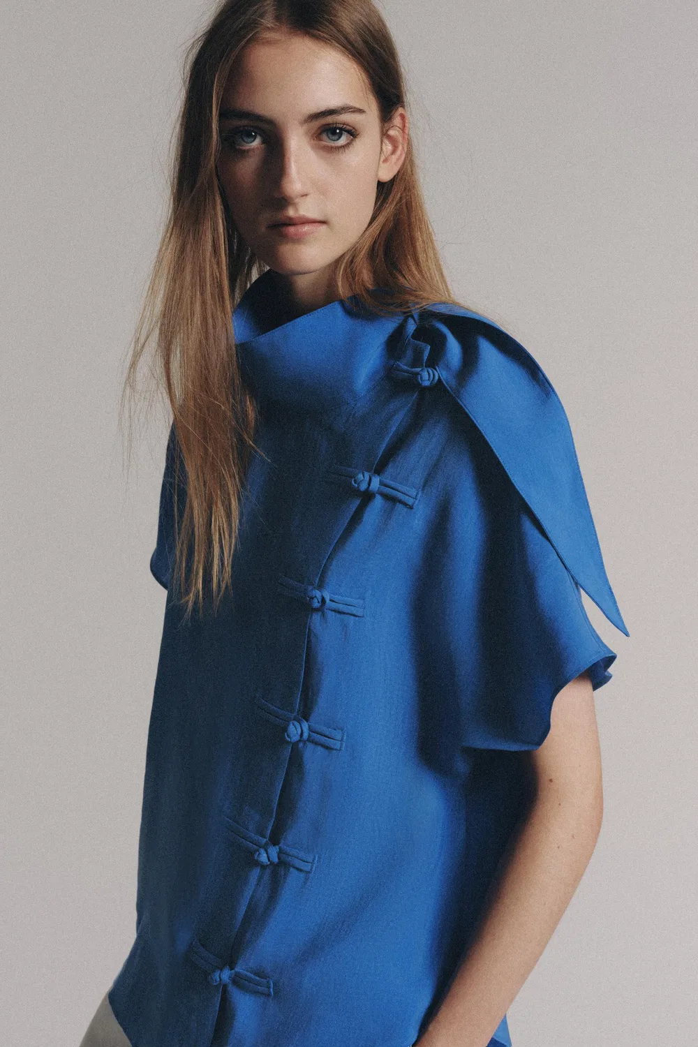 Рубашка из коллекции ZW с застежкой в виде лягушки. ZARA, Bluish — фото 2