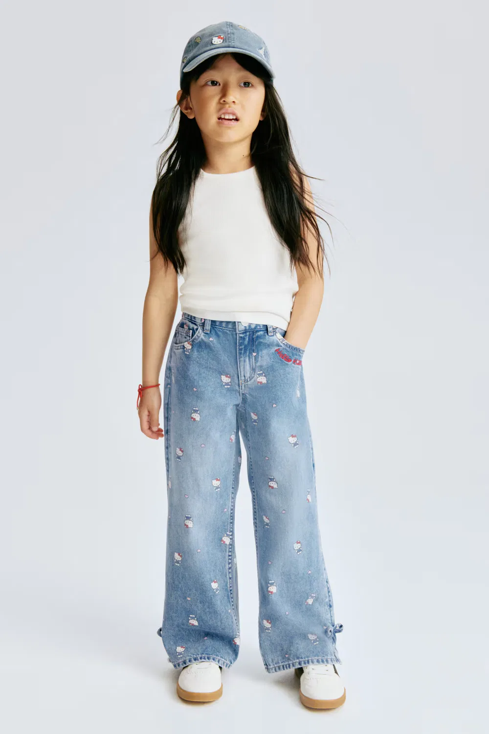 Джинсы с широкими штанинами и принтом H&M, Denimblau/Hello Kitty — фото 2