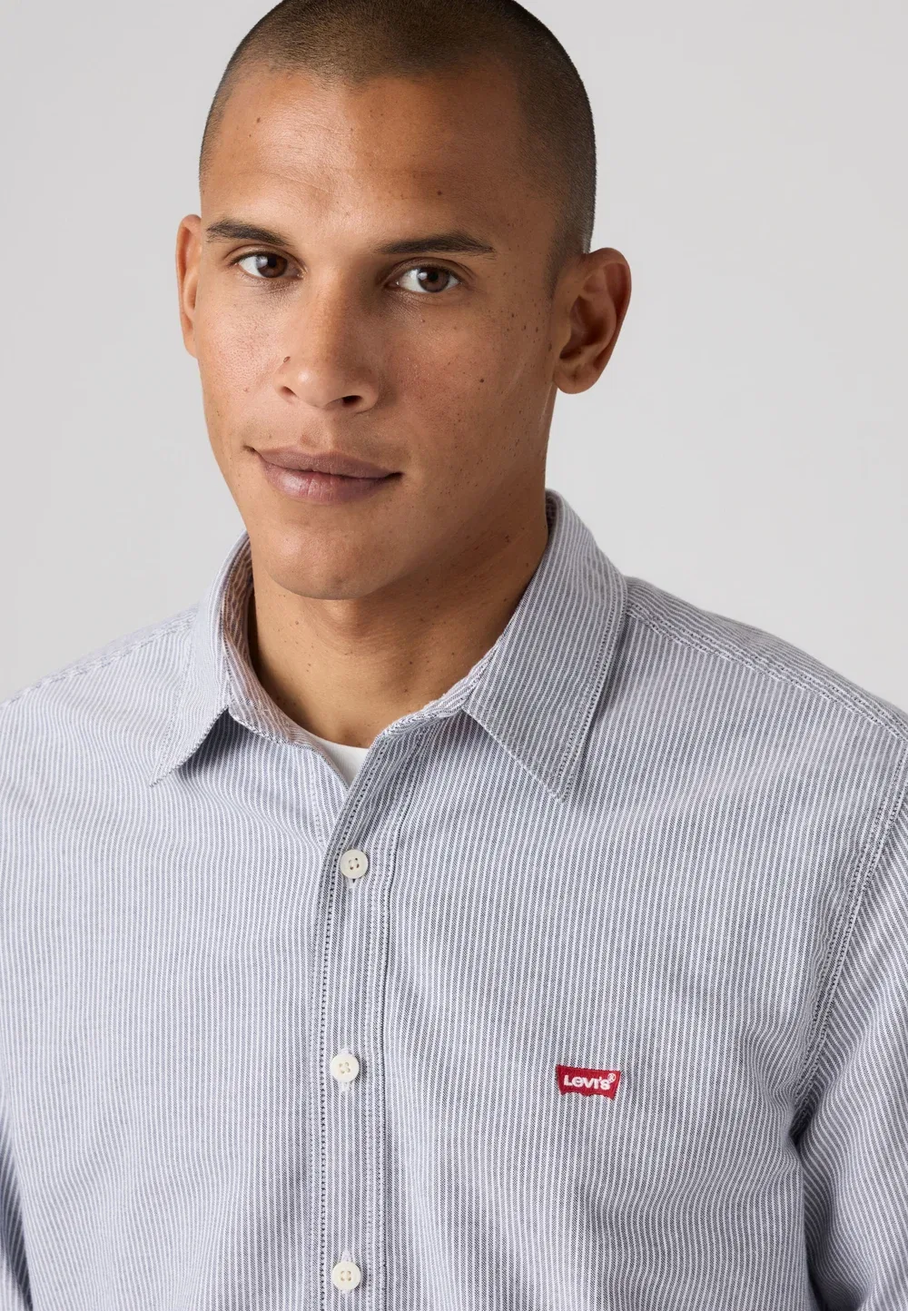 Стандартная рубашка с батарейным питанием - рубашка Levi'S, White/Navy — фото 4
