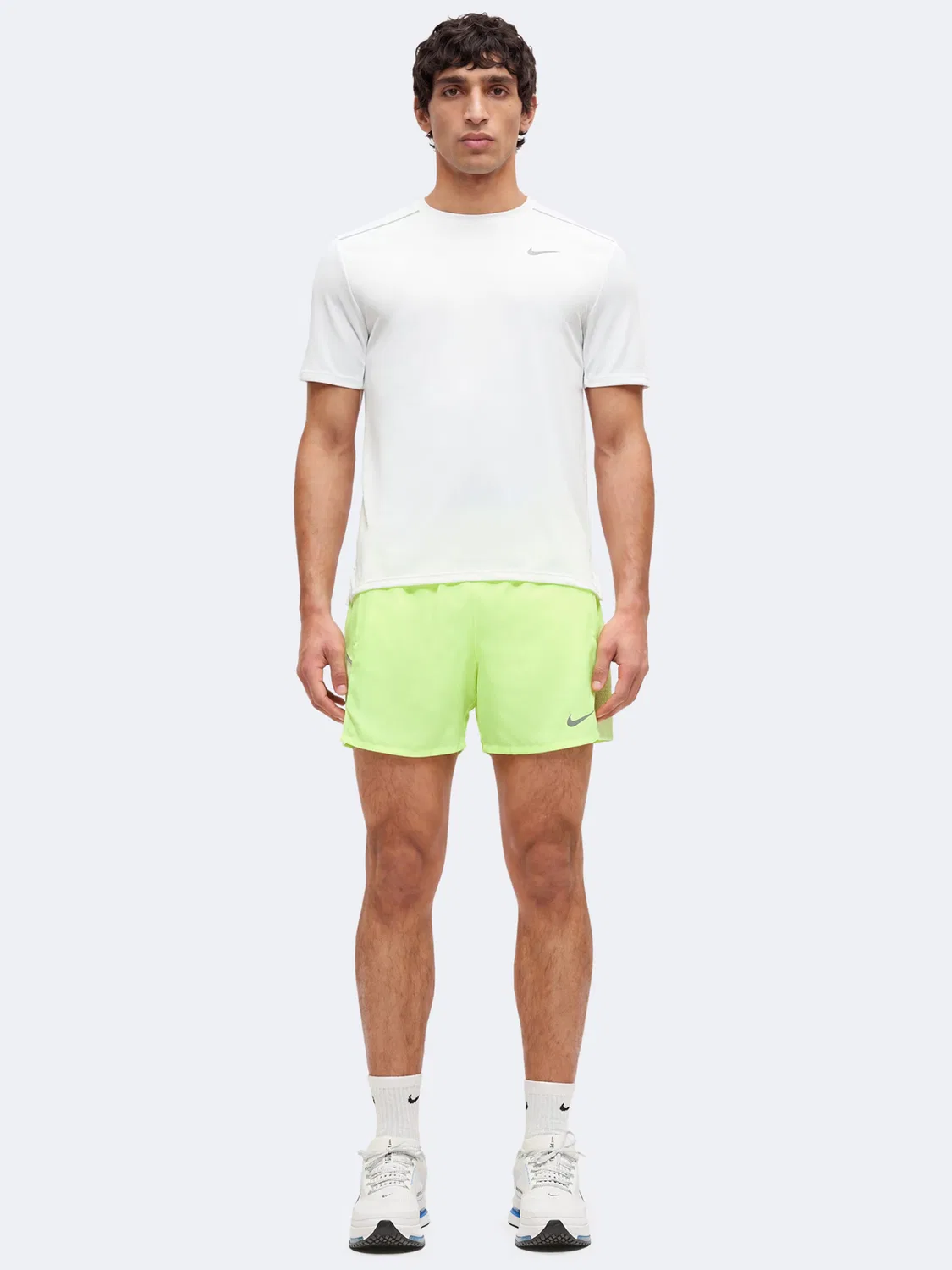 Спортивная футболка Nike Performance Shirt MILER белого цвета — фото 4