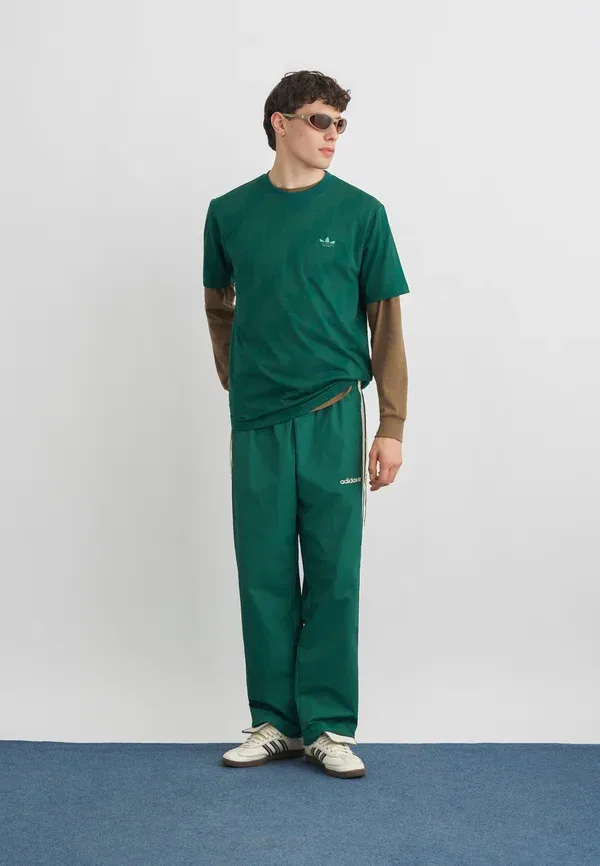 Брюки Adidas Originals, зеленый — фото 2