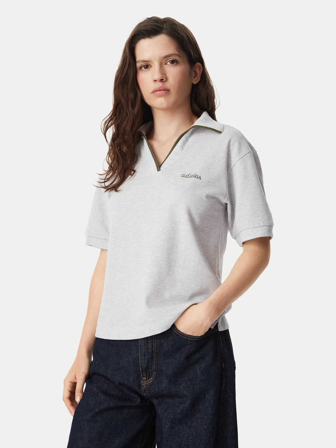Женское поло стандартного кроя Seasonal Essentials Colorpop Polo With Embroidered Graphic Adidas, серый