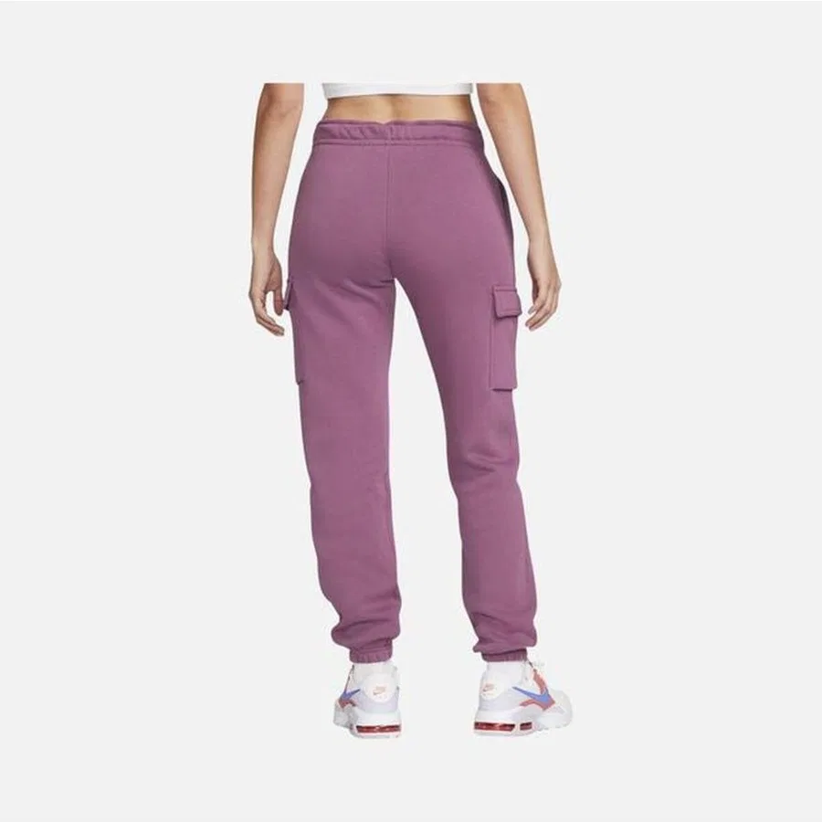 Женские спортивные штаны с карго-карманами из флиса Nike Sportswear Graphic Fleece Cargo, Фиолетовый — фото 2