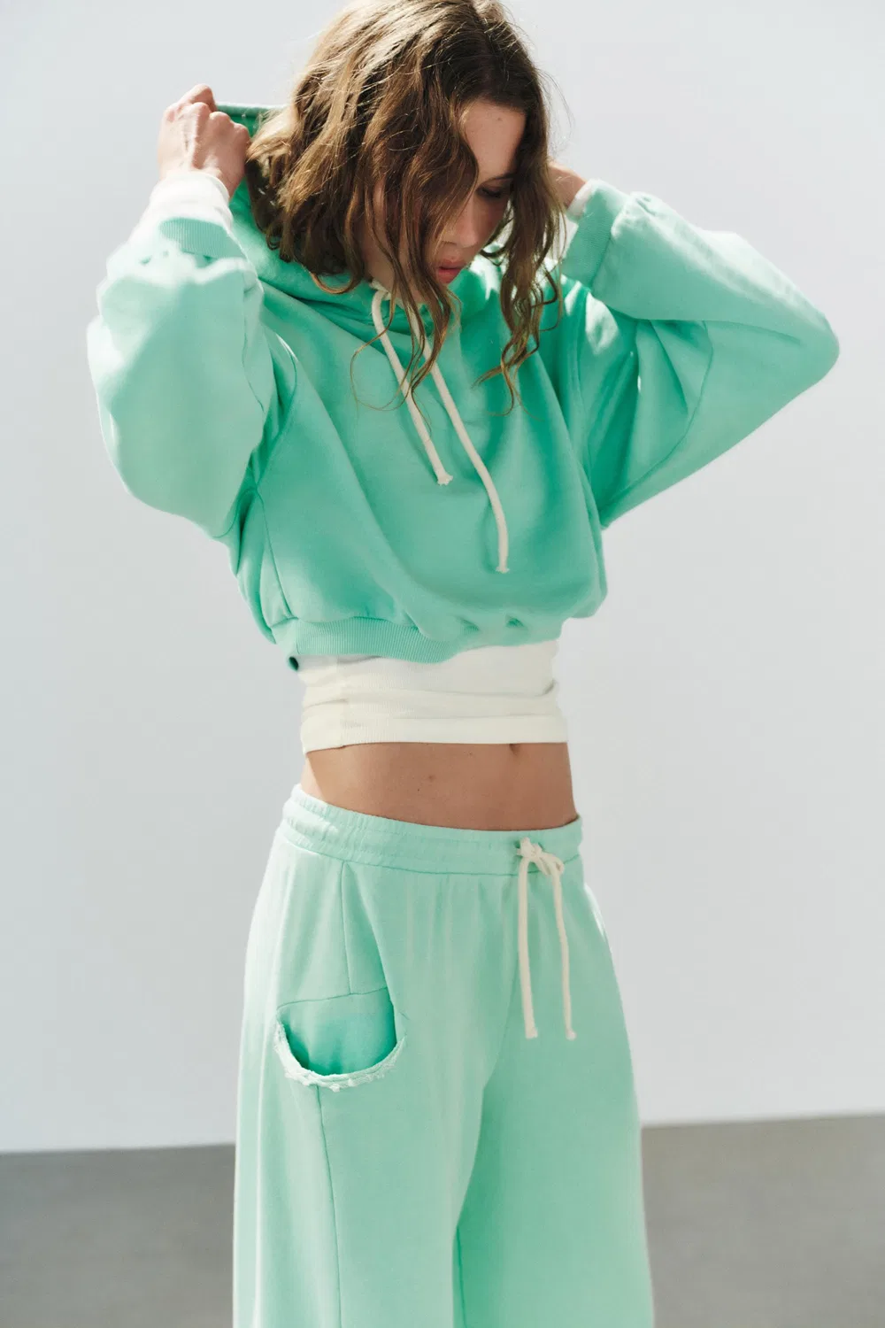 Неоновые широкие брюки ZARA, Blue/Green — фото 2