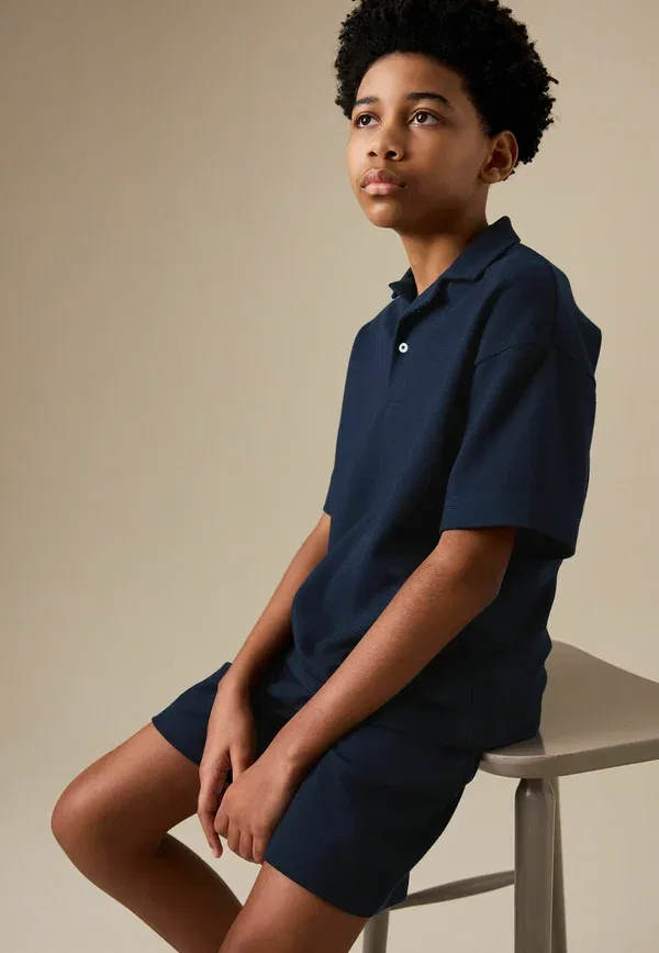 Комплект: поло и шорты, свободный крой, Regular fit - short sleeve textured polo shirt and shorts set - shorts, Next, темно-синий — фото 4