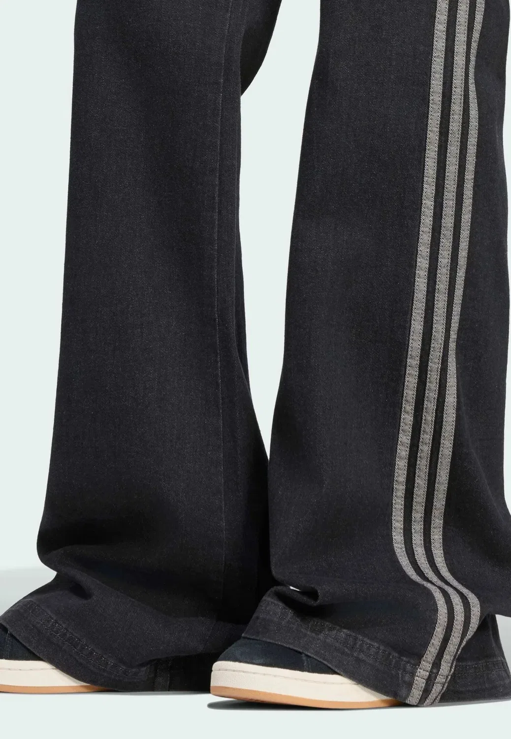 Джинсы SST с низкой посадкой и расклешенными штанинами - джинсы-клеш Adidas Originals, True Black Denim — фото 2