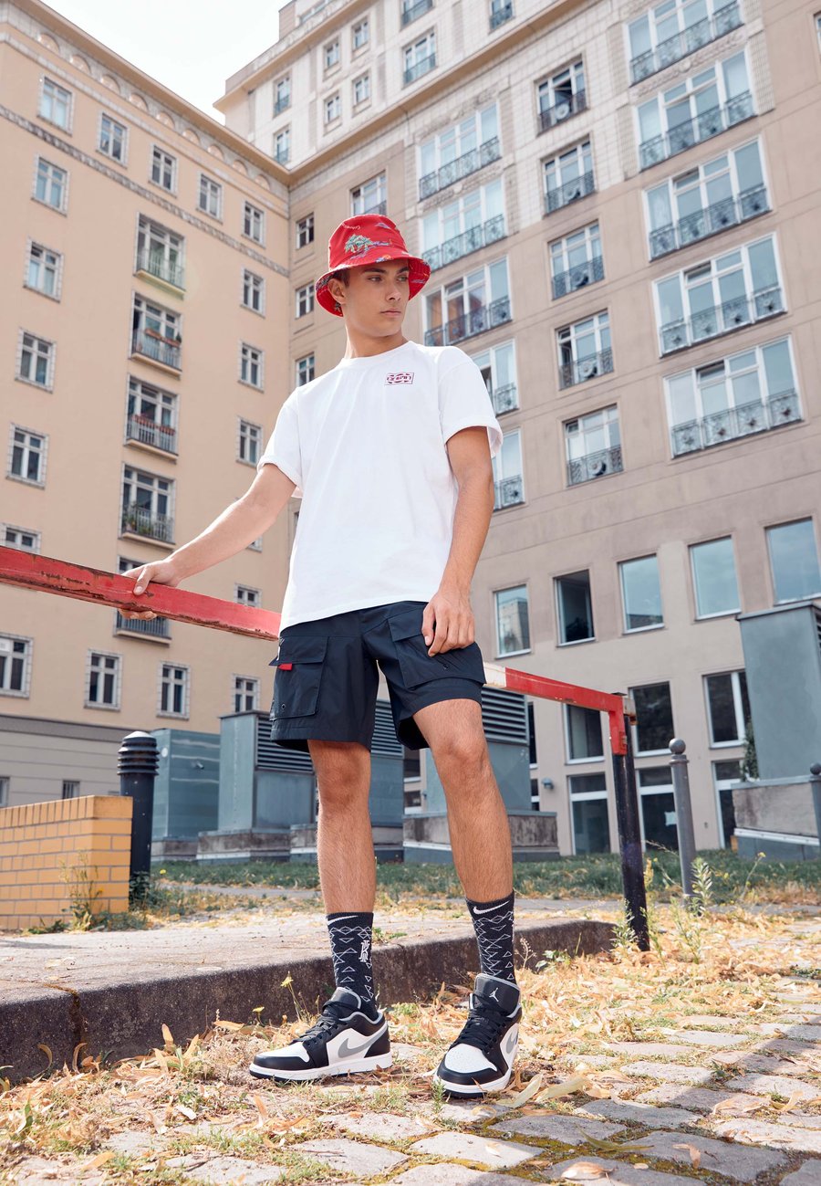 

Кроссовки Jordan AIR JORDAN 1 LOW, Black/Particle Grey-White/Black