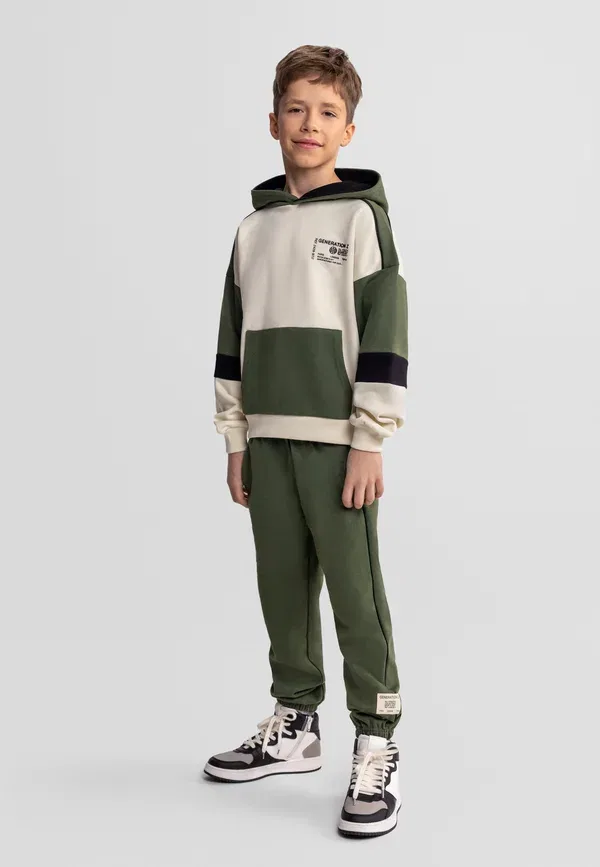 Спортивный костюм с принтом Minoti khaki, хаки