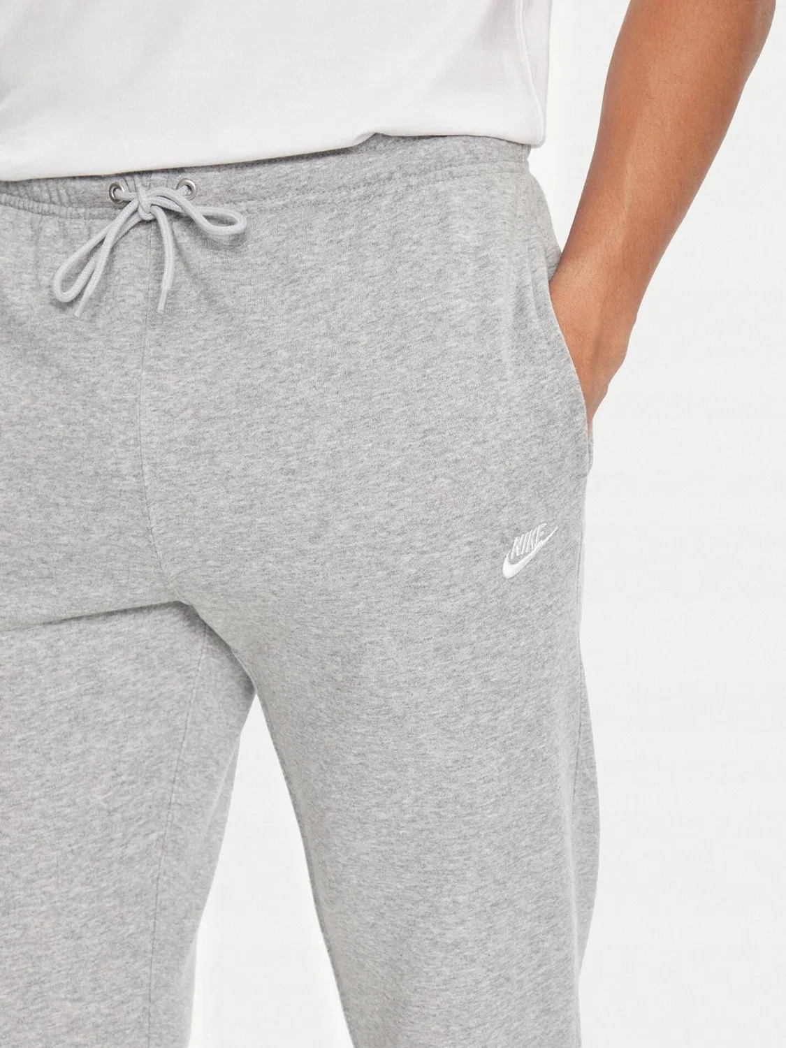 Мужские спортивные штаны с зауженными штанинами Nike Club Jogger, Цвет Grau — фото 4