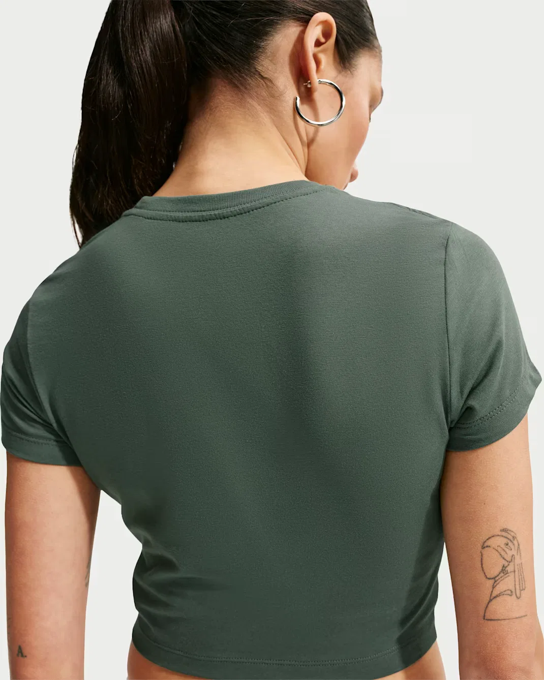 Женская укороченная футболка Nike Sportswear Chill Knit, Camo Green — фото 2