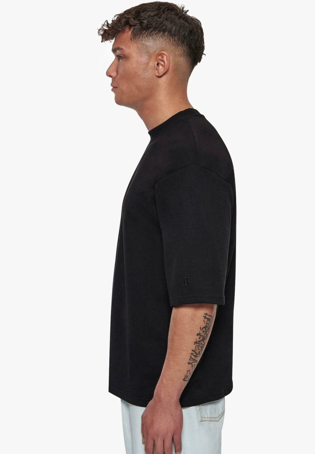 

Простая футболка DROPSIZE HEAVY LOOSE FIT Bazix Republiq, черный