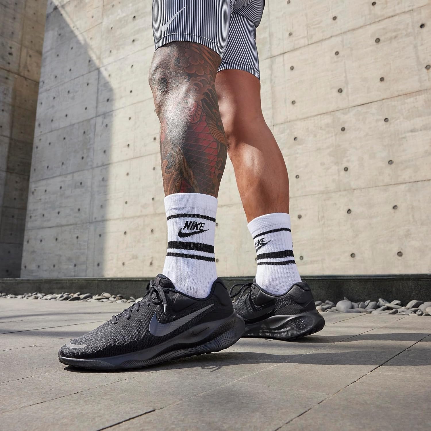 Мужские кроссовки Nike Revolution 7, белый/черный — фото 4