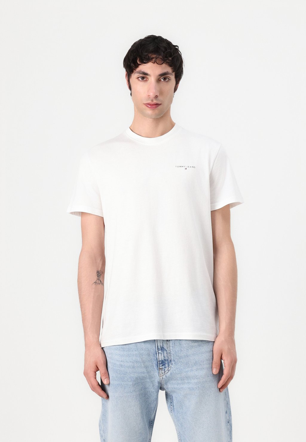 

Базовая футболка LINEAR CHEST TEE Tommy Jeans, кремовый
