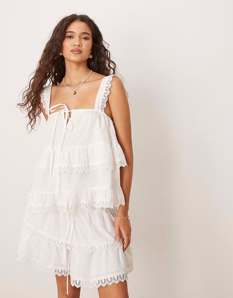 

Топ ASOS DESIGN с ярусами и кружевной отделкой белого цвета