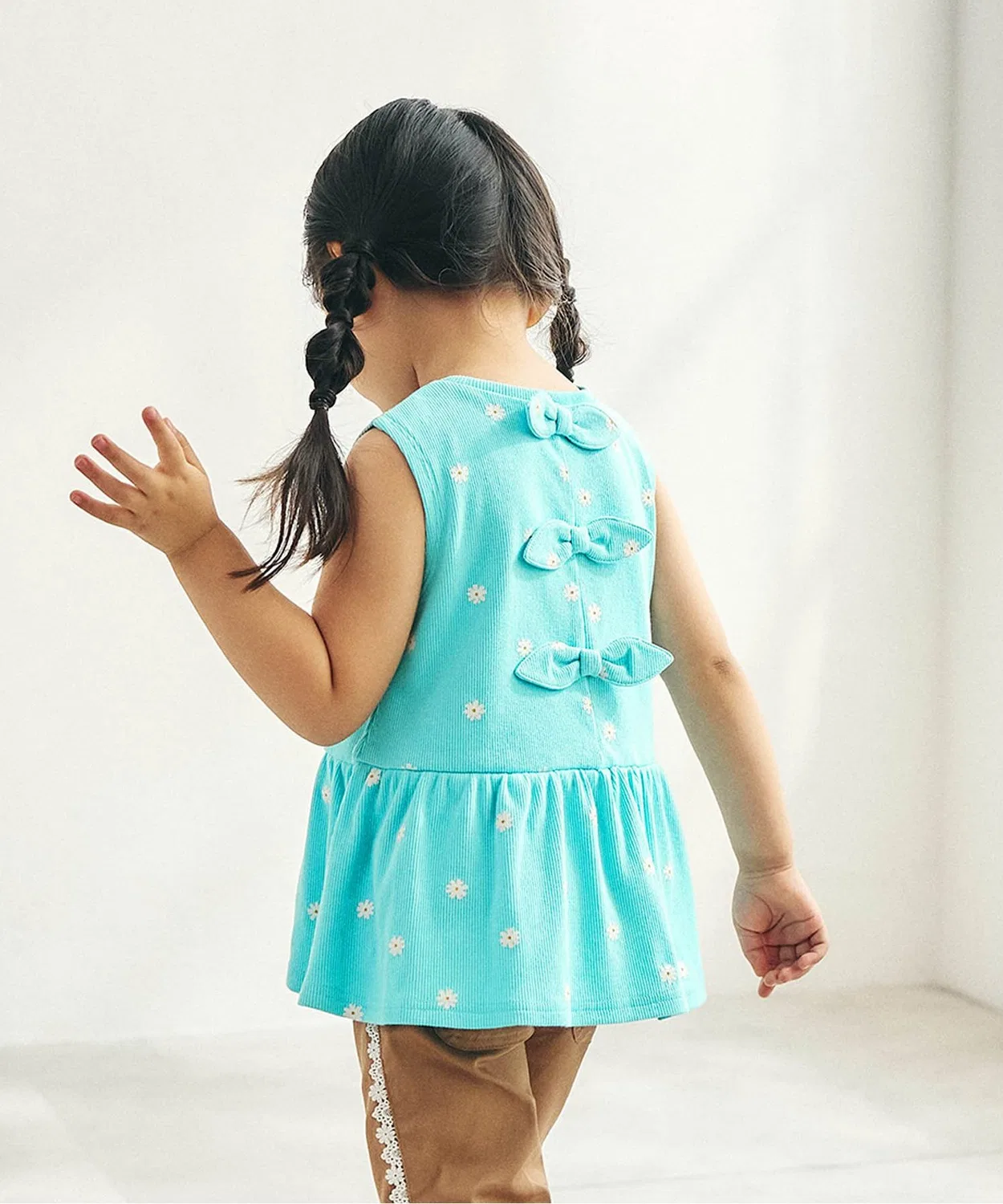 Детский топ без рукавов с бантом сзади, модель Back Ribbon, apres les cours, Emerald