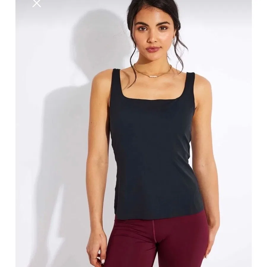 Женский топ-майка Nike Yoga Luxe Shelf-Bra Dri-Fit Black, Черный