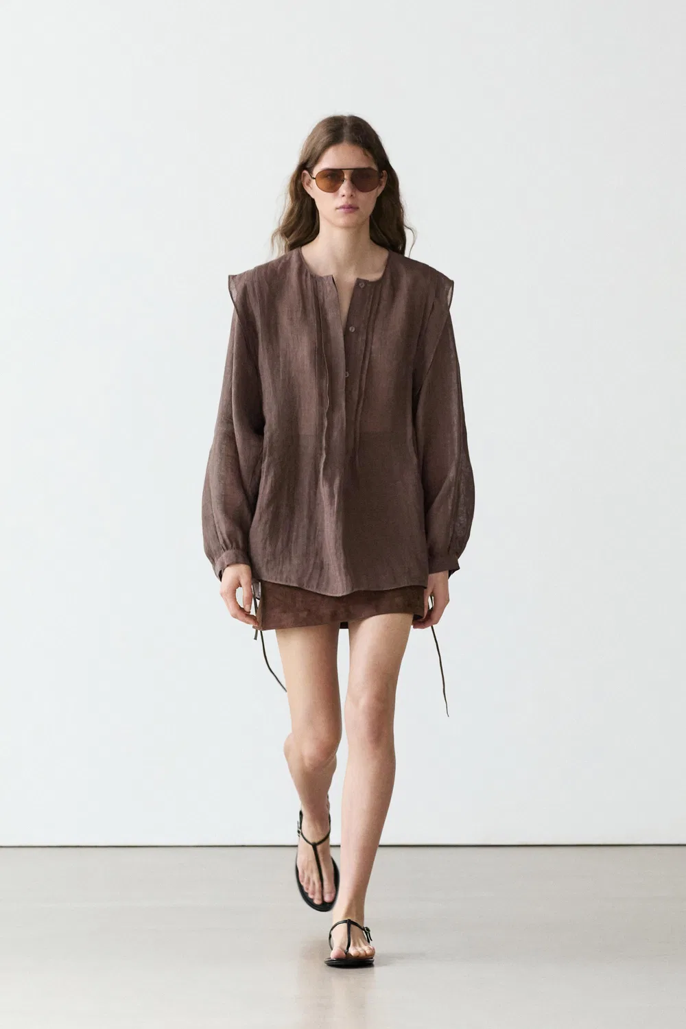Свободная льняная блузка оверсайз с оборками Massimo Dutti, коричневый