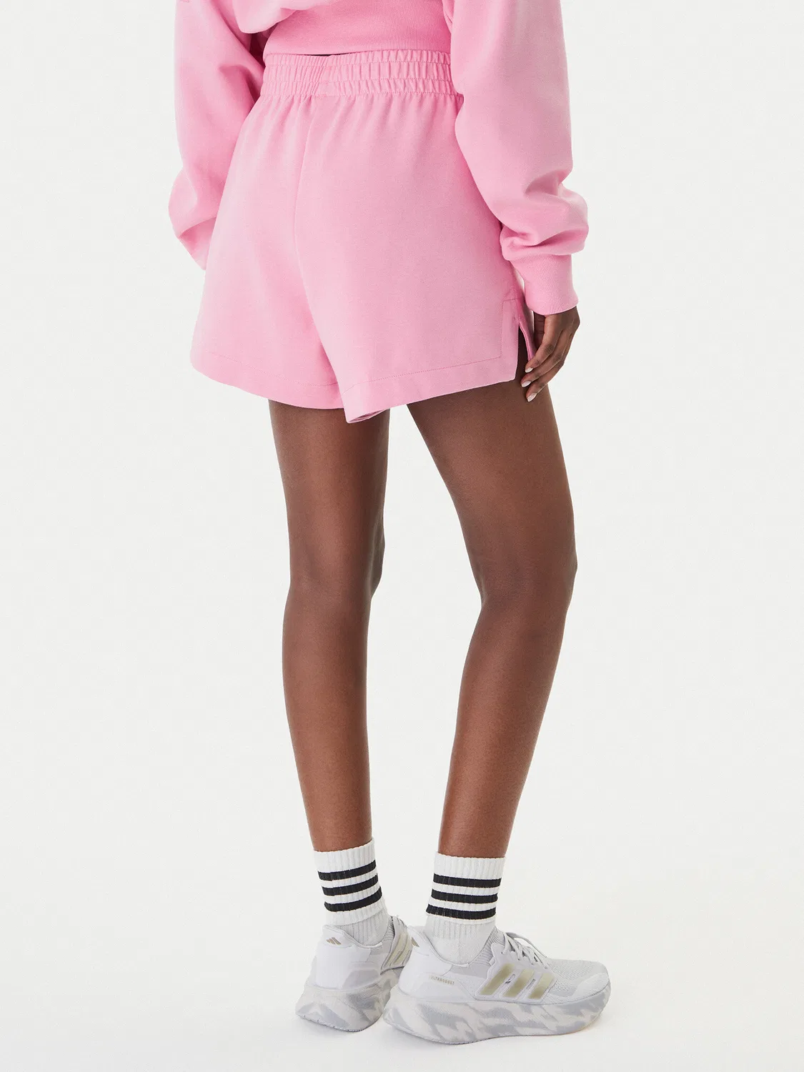 Женские спортивные шорты свободного кроя Soft Lux Adidas, розовый — фото 3
