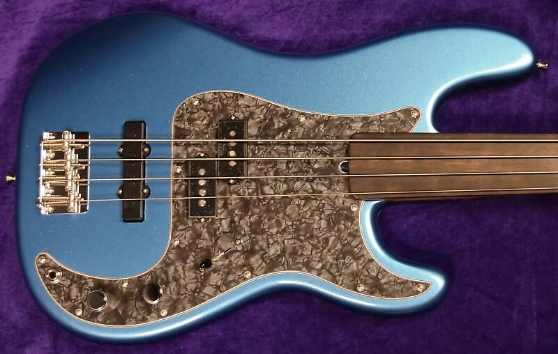 

Fender Tony Franklin Fretless Precision, цвет Лейк-Плэсид синий/черный Fender Tony Fretless Precision