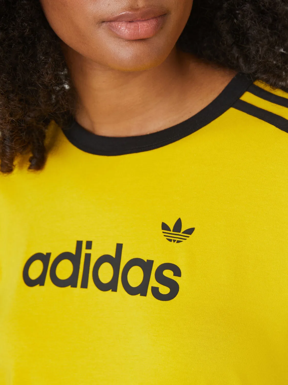 Футболка Linear T-Shirt, adidas Originals, желтый — фото 4