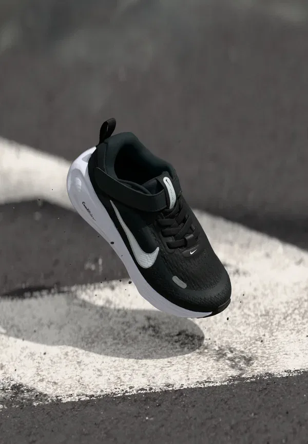 Кроссовки с защитой от холода Stellar ride Nike Performance black/anthracite/pure platinum-coloured/white, белый/черный