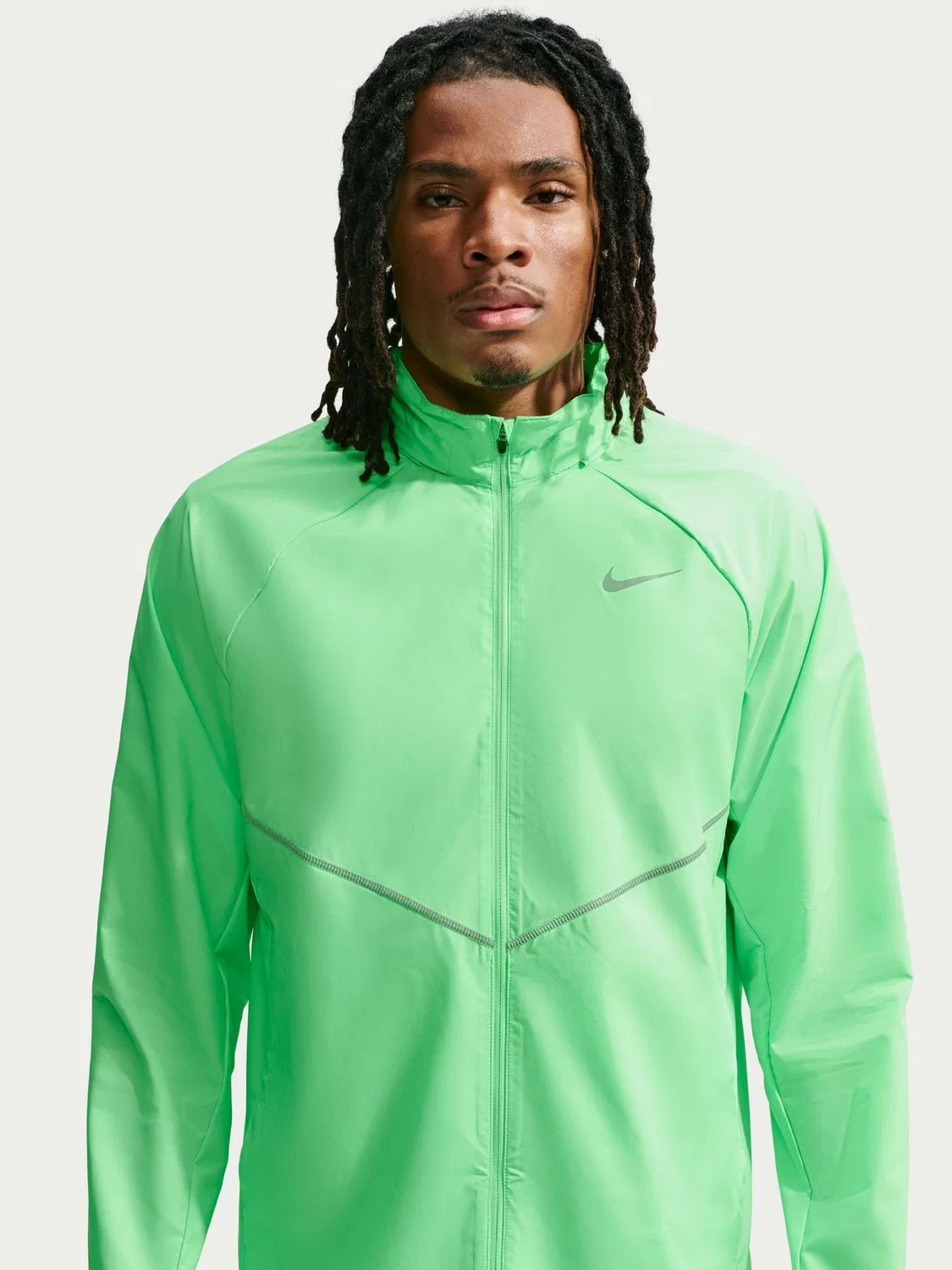 Зеленая беговая куртка Nike Illusion Miler с защитой от ультрафиолета