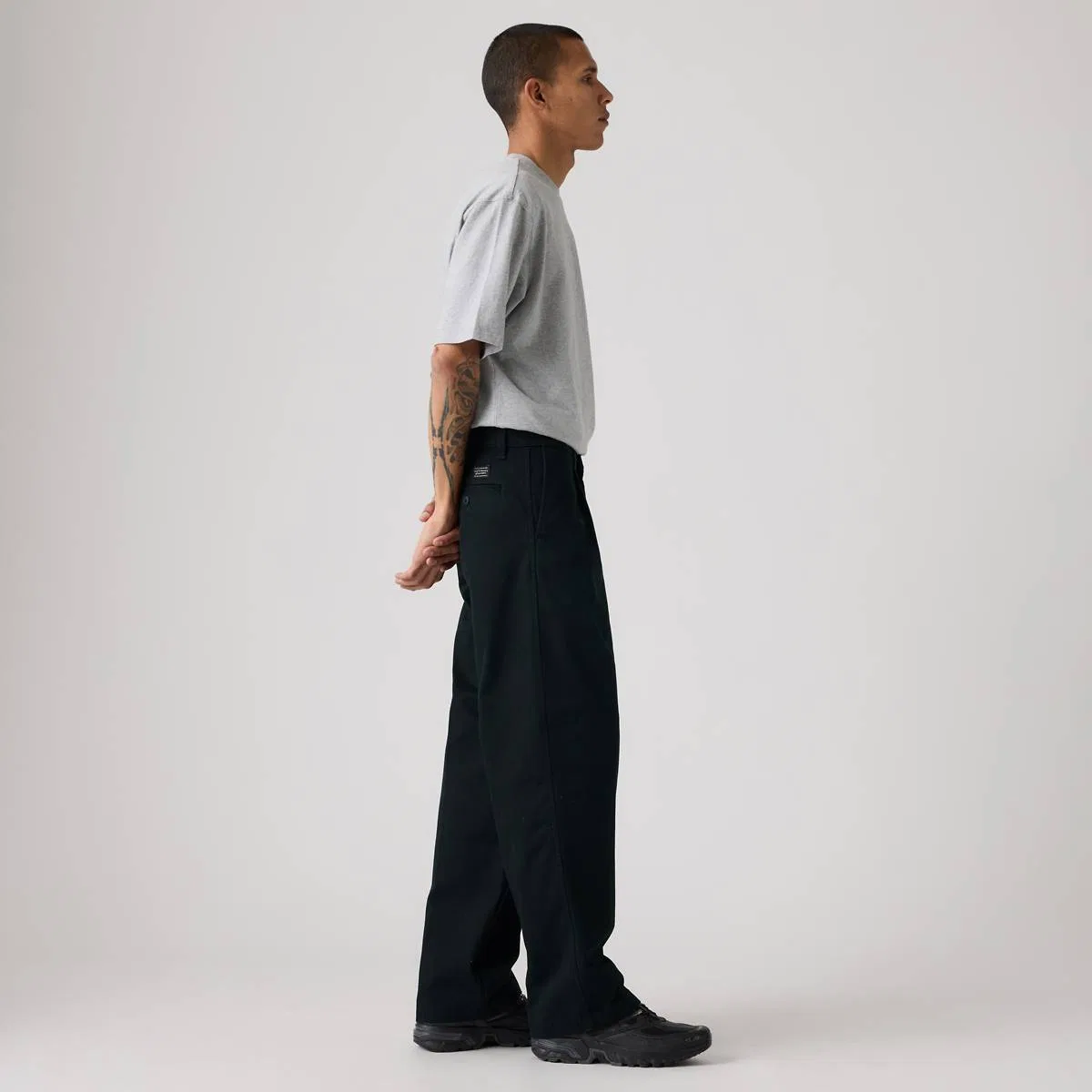 Свободные плиссированные рабочие мужские брюки чинос Levi's, Mineral Black - Black — фото 4