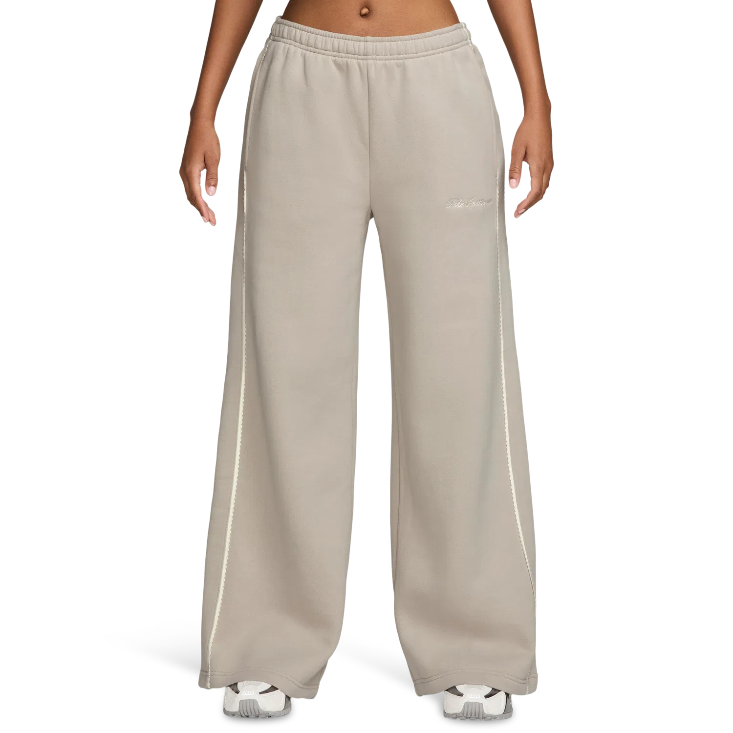 Женские широкие брюки из флиса с фигурным низом Nike Studio Fleece Scallop Wide Leg Pants, White/White/White — фото 4