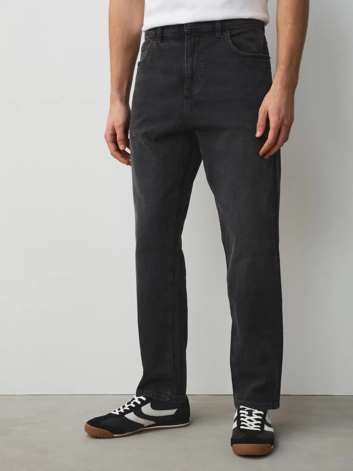 Джинсы классические Slim Fit, модель Washed Black Crosshatch Next, вымытый черный с крестообразным переплетением
