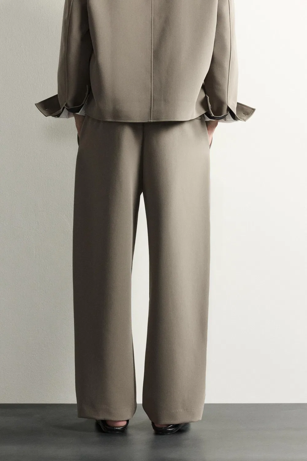 Брюки свободного кроя с декоративными складками ZARA, grau-beige — фото 3