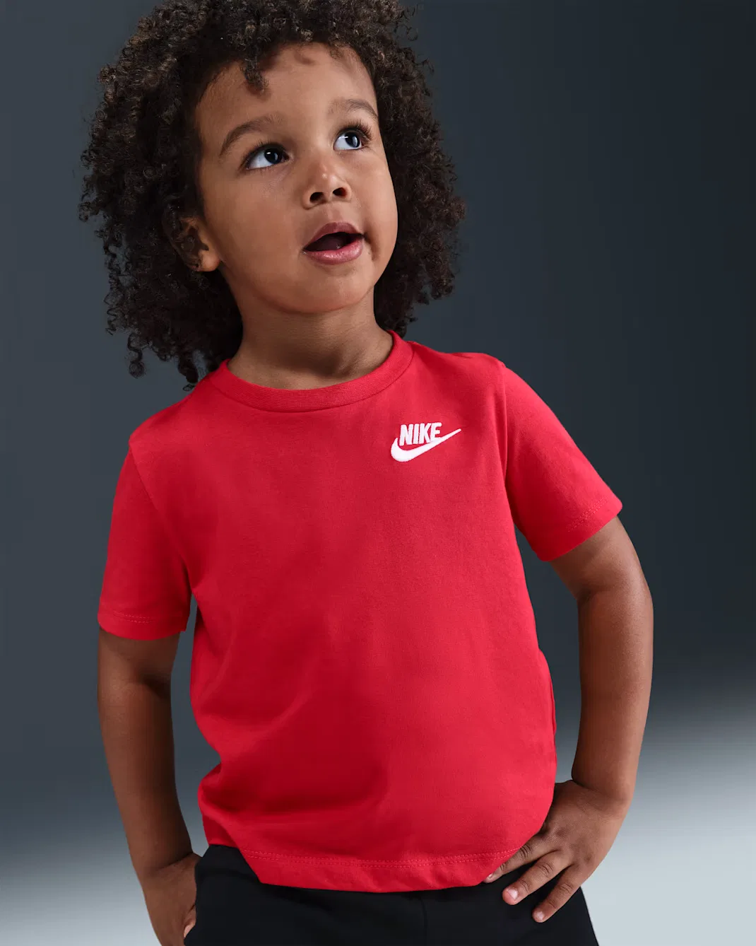 Детский комплект из двух предметов: вязаные шорты и шорты Nike, University Red/Black — фото 2