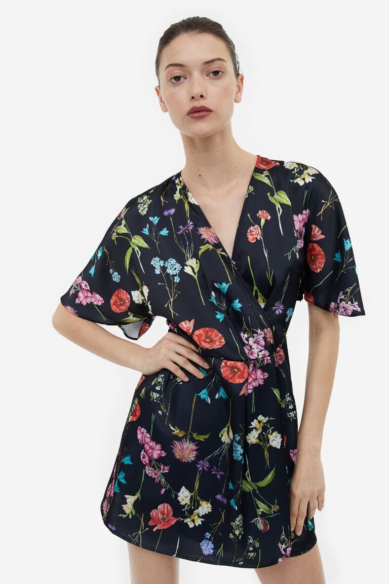 

Атласное платье с запахом спереди H&M, черный/цветочный