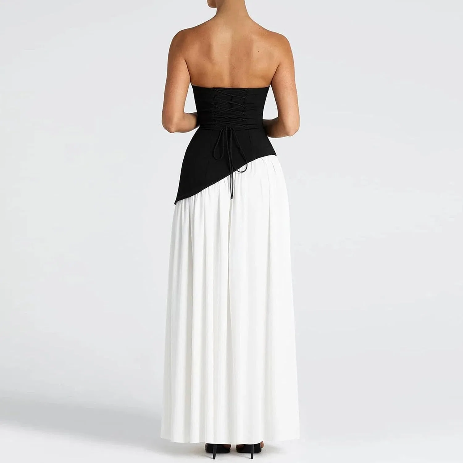 Женское атласное платье-макси с запахом, модель Elegant Satin Halter Gown, чёрный/белый — фото 3