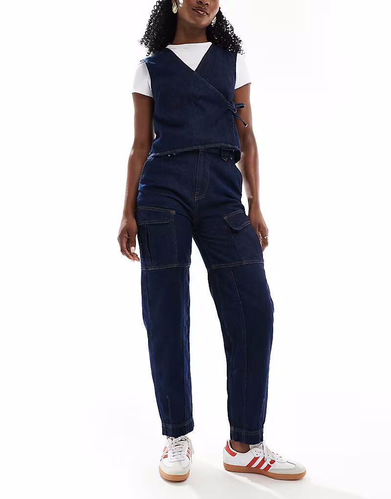 

Зауженные джинсы ASOS DESIGN из полинявшего материала