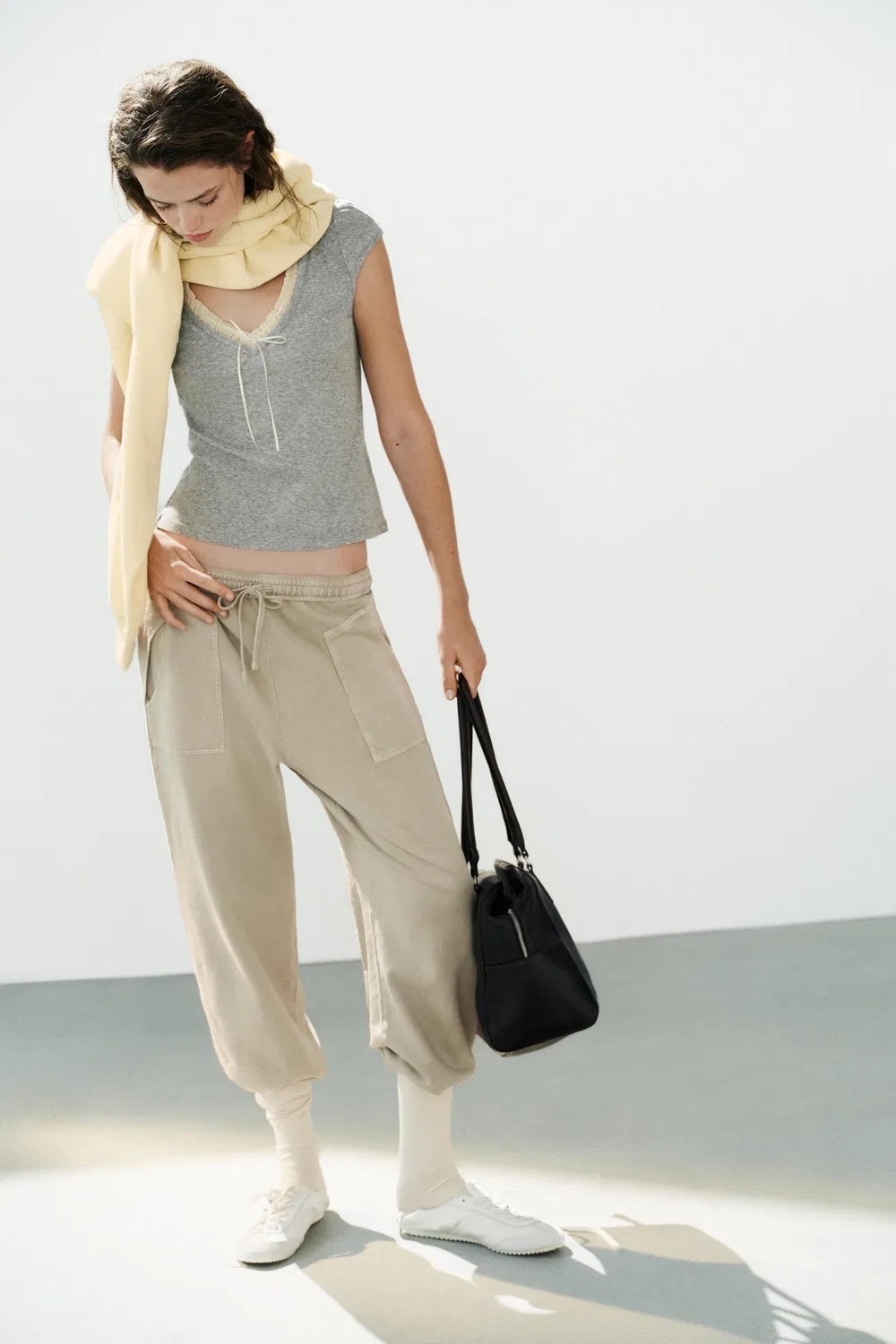 Футболка с контрастным V-образным вырезом ZARA, Grey marl — фото 3