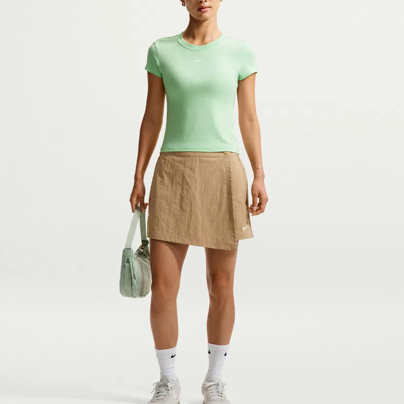 Женская футболка с круглым вырезом Nike, Light Green — фото 3