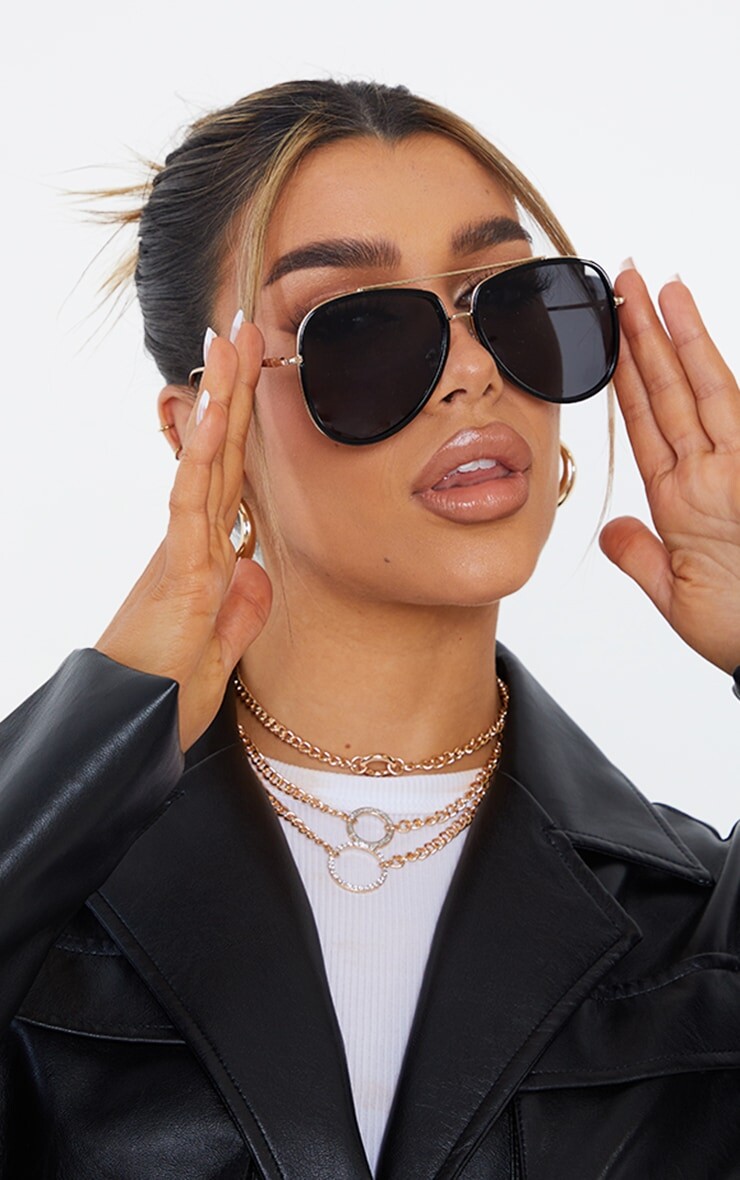 

PrettyLittleThing Черные объемные солнцезащитные очки-авиаторы с золотыми деталями