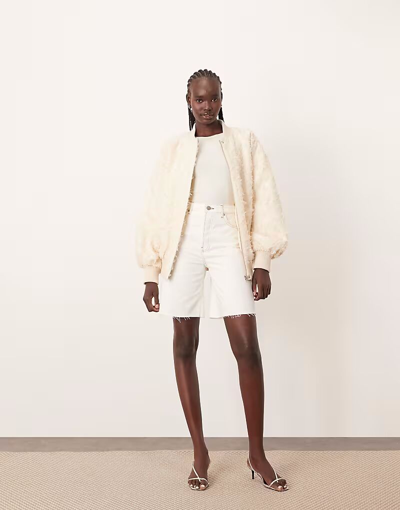 

Джинсовые шорты Wilson свободного кроя в цвете кремовый Arrange