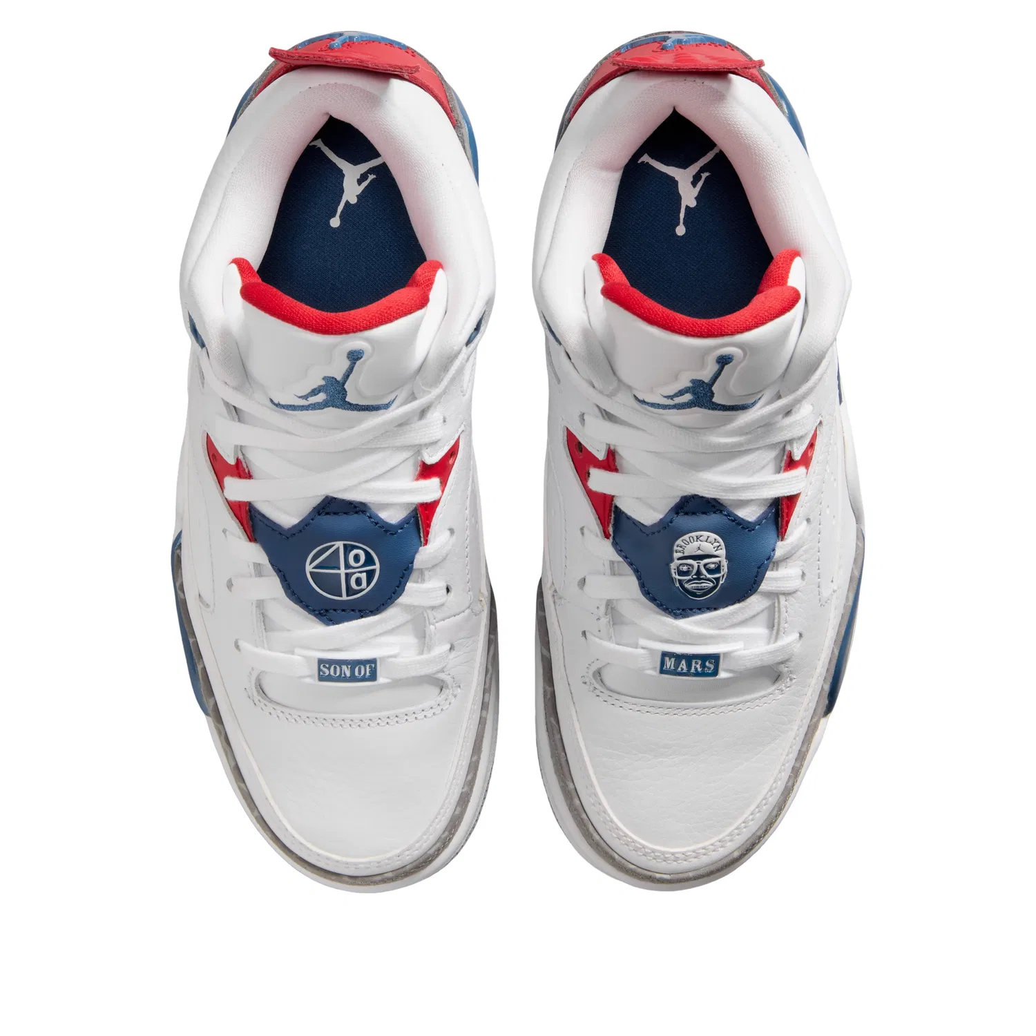 Детские кроссовки с кожаным верхом Air Jordan Son of Mars Low 'White Varsity Red' Jordan, White/Varsity Red/Light Smoke Grey/True Blue — фото 3