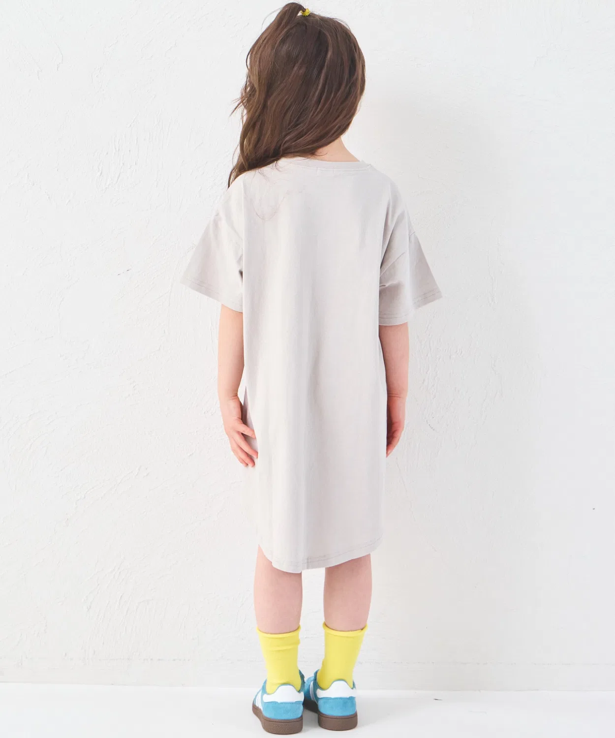 Детская туника-футболка с принтом Girls Logo Print Tunic T-Shirt pairmanon, Grayish Beige — фото 3
