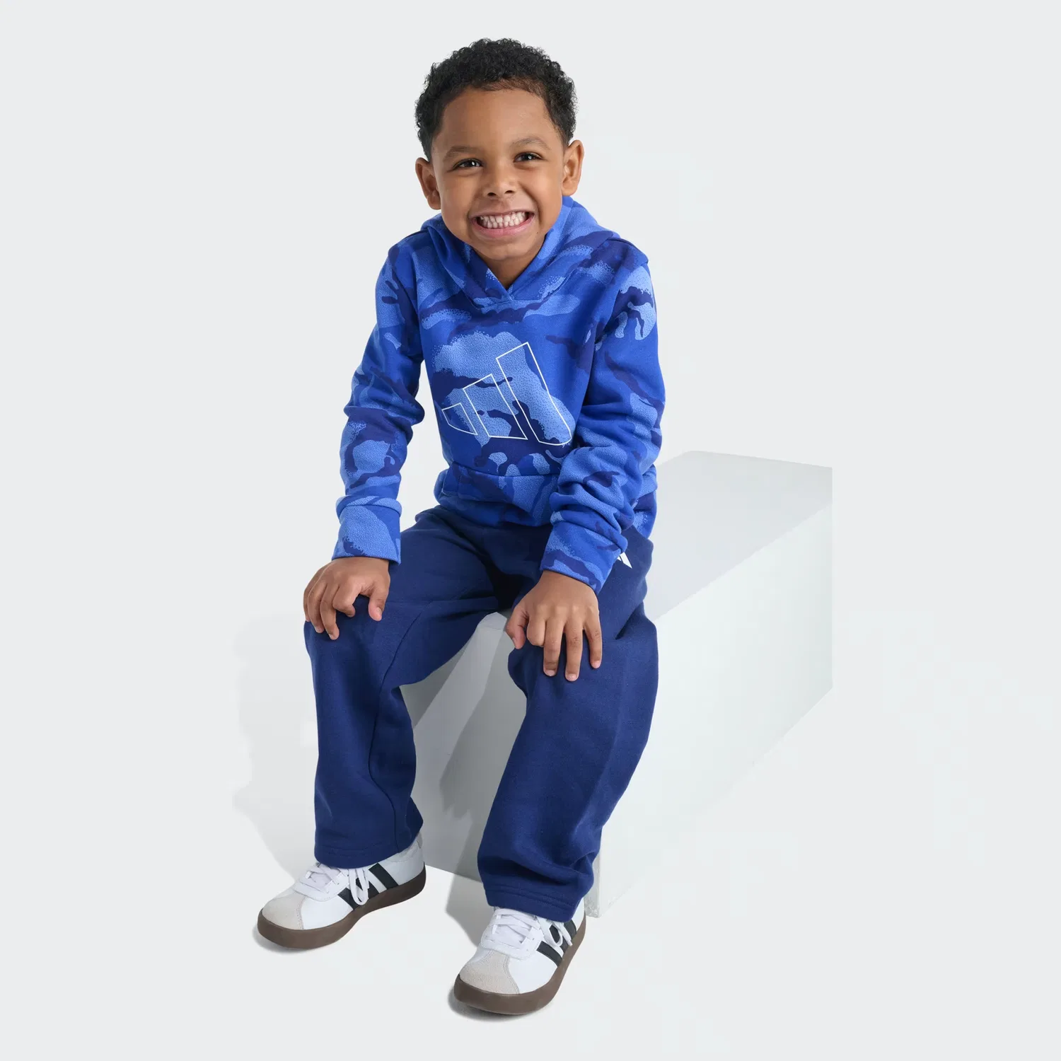 Детский комплект из флиса с камуфляжным принтом, худи и штаны Adidas Sportswear, royal blue — фото 2