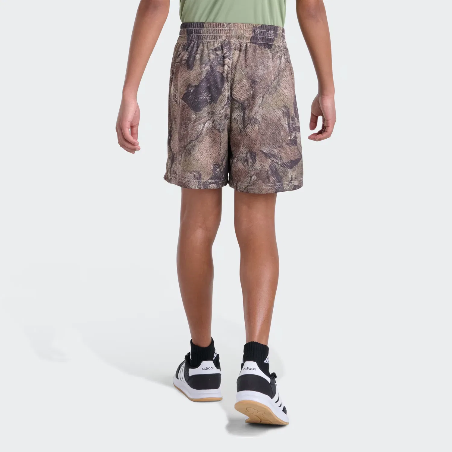 Детские шорты с камуфляжным принтом AOP Rock Camo Adidas Sportswear, хаки
