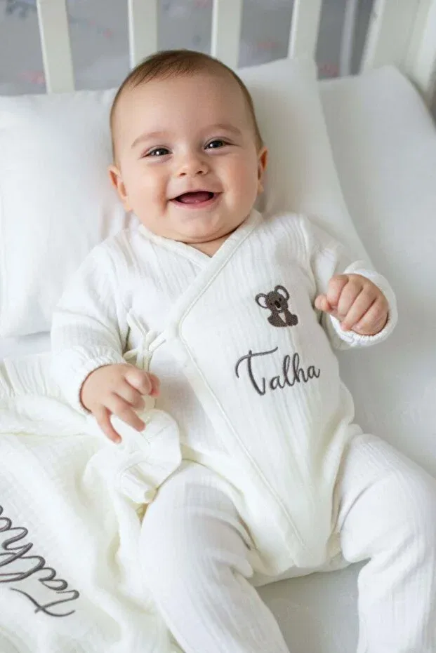 Детский комплект для новорожденных хлопковый Koala patterned personalized 6-piece newborn set Babiesfirst, White — фото 2
