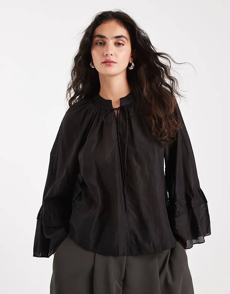 

Черная блузка в стиле бохо от Vero Moda с увеличенными рукавами и оборками