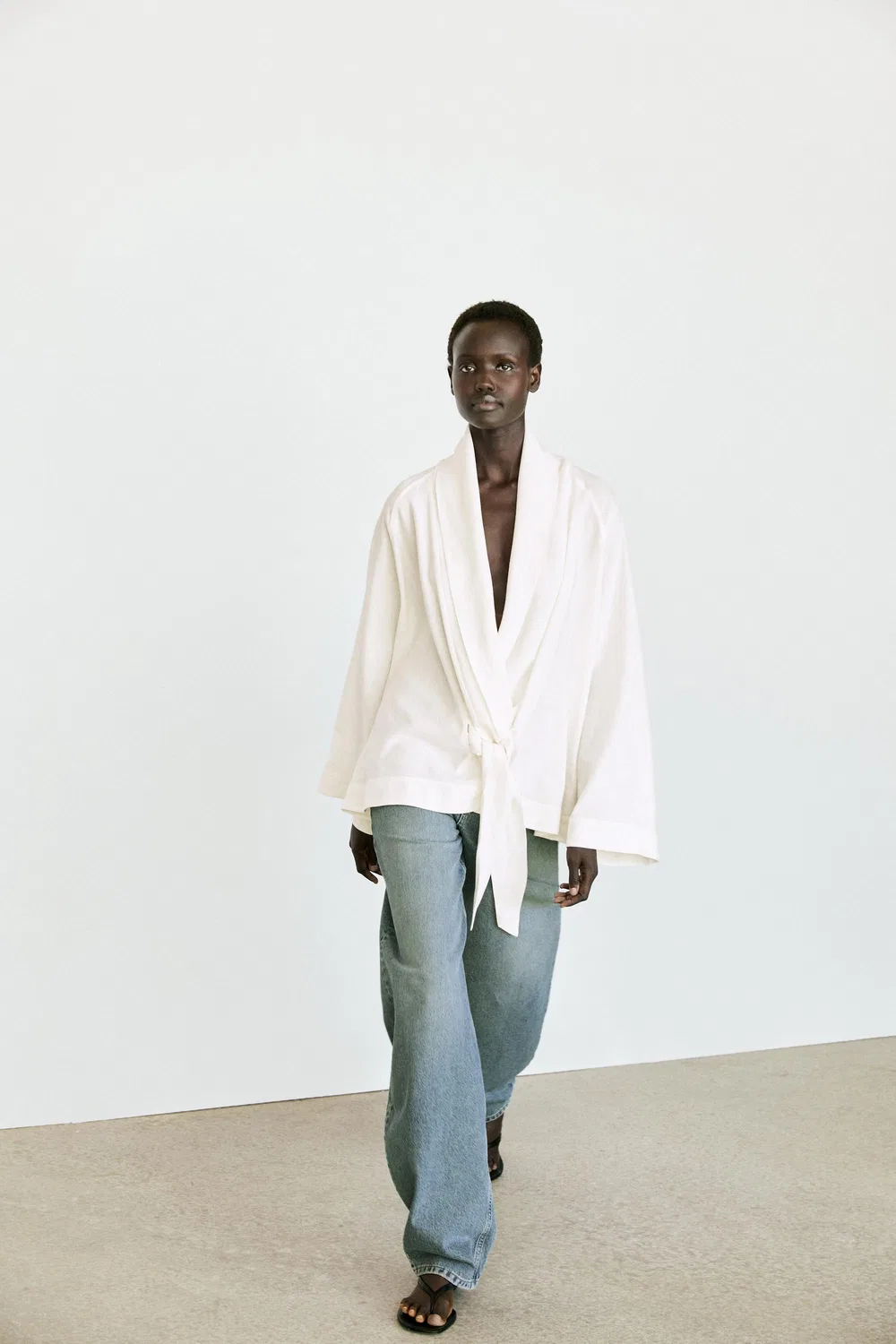 Рубашка Massimo Dutti Flowing Linen-Blend With Tie Detail, белый — фото 3