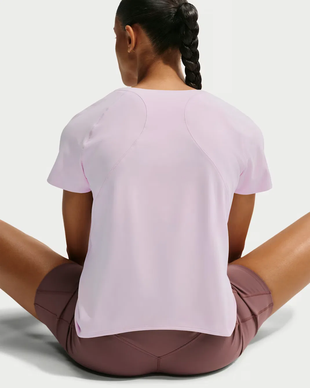 Женская футболка с коротким рукавом Dri-FIT Nike Universa, Bleached Lilac/Pink Rise — фото 2