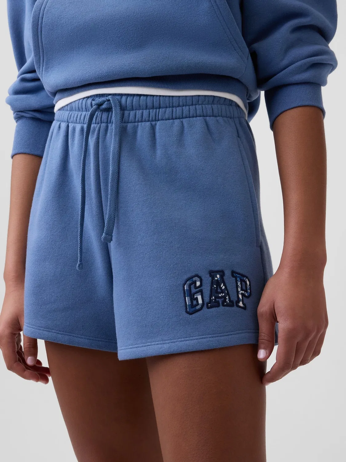 Шорты повседневные с логотипом Gap, синие — фото 4