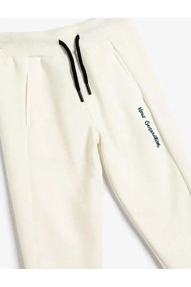 Детские спортивные штаны для мальчиков с принтом Slogan printed tie waist jogger sweatpants Koton, Ecru — фото 3