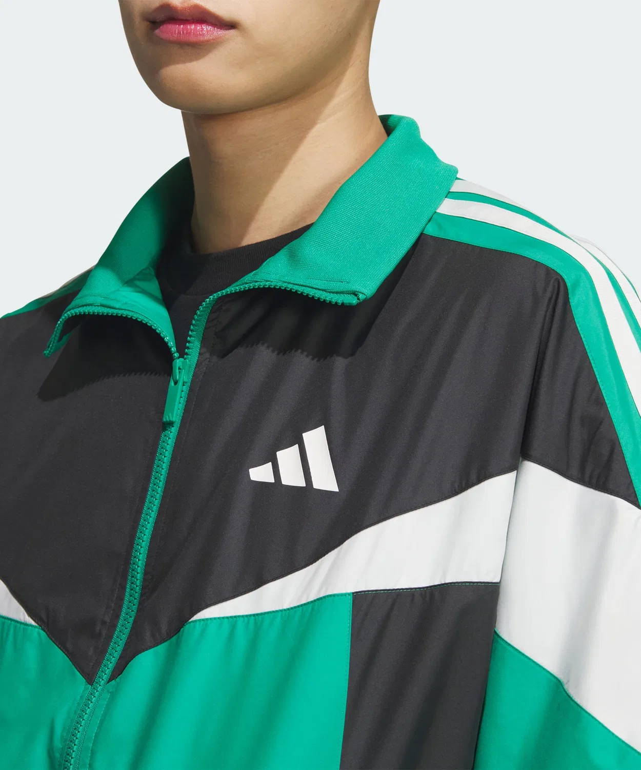 Мужская ветровка свободного кроя с цветовым блоком, модель Must-Have Loose Fit Color Block Mesh Lining Adidas, Green — фото 4